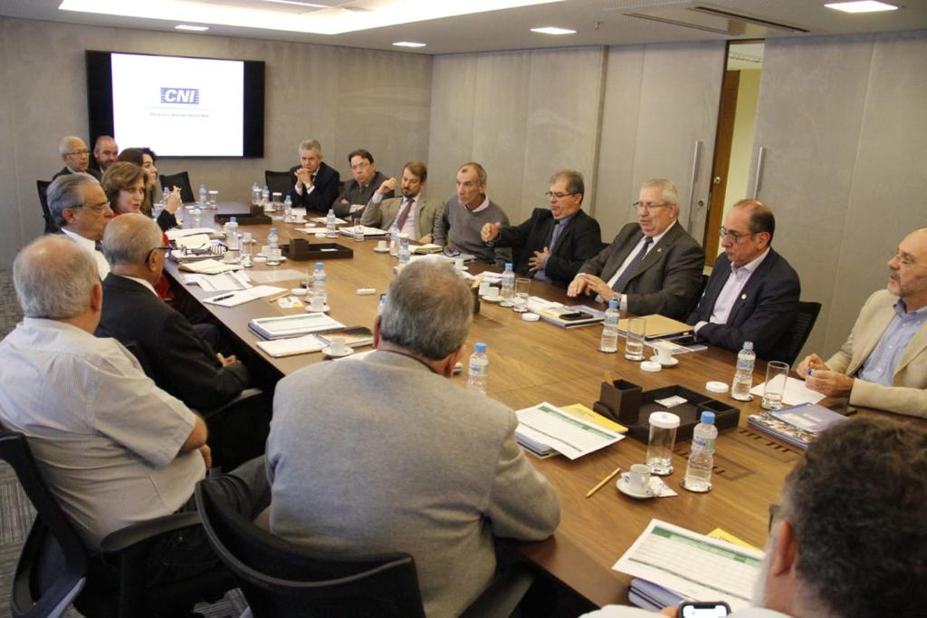 União entre trabalhadores e o setor patronal busca superar a crise nacional e gerar empregos